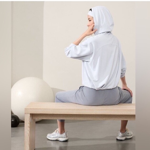 Athleta Seasoft Bubble Hem Hoodie in light blue gray Size L - Picture 3 of 16